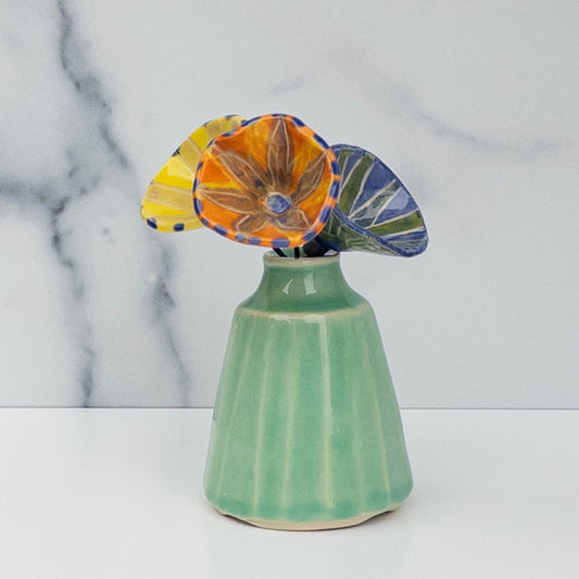 52 - FLOWER BOUQUET: Faceted Vase with Bloom Trio