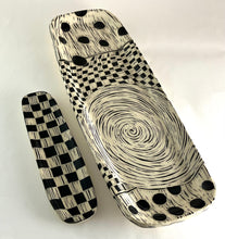 Load image into Gallery viewer, Tray Set - Graphic Patterns in Black/White (2 pieces)
